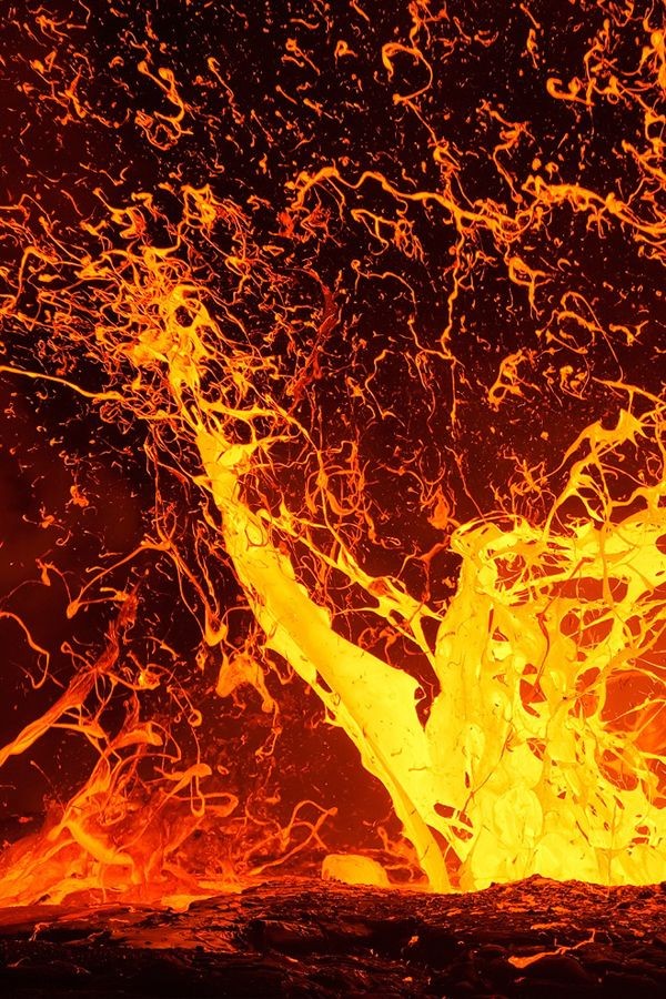 Лава магма вулкан. Текстура огня. Водоворот лавы. Магма ядро. Красный огненный фон.