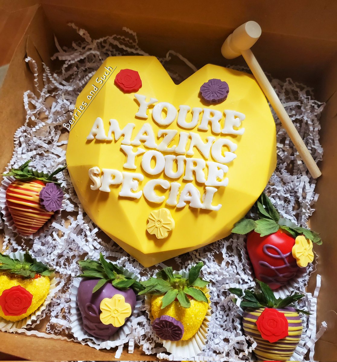 BerriesSuch's tweet photo. Breakable heart box out the door!
#chocolatecoveredstrawberries #treatmaker

Facebook: https://t.co/7Vluy9DFX4
IG: https://t.co/4aVmIhUkeU https://t.co/wzkyiTGFAs