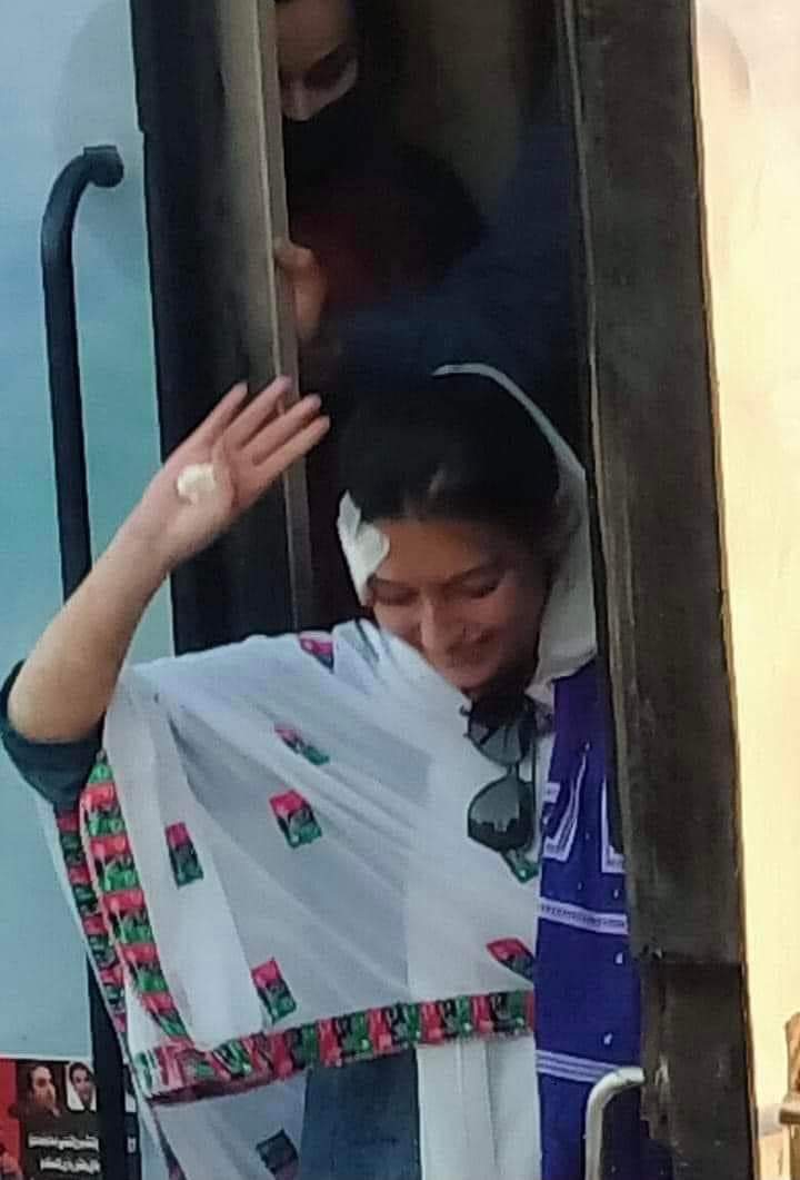 MakAsadShah's tweet image. Brave mother's brave daughter, reflection of Mohtarma Benazir Bhutto @AseefaBZ 

#PPPLongMarch #AwamiMarch