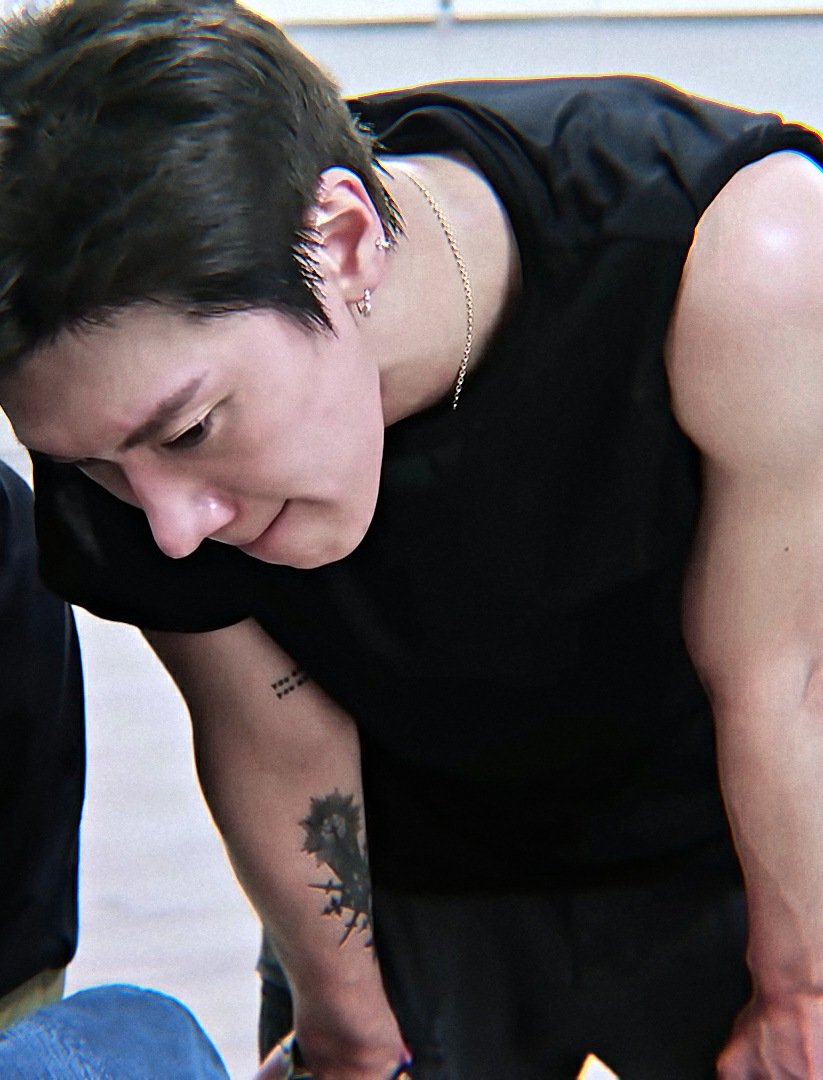 เสื้อขาวรี                          เสื้อดำเฟบ