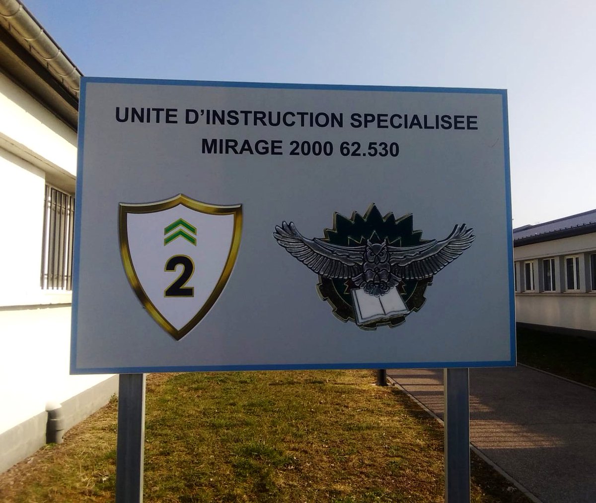 acbesancon's tweet photo. Le colonel @Armee_de_lair Arnaud Bouilland accueille cet après-midi le recteur @ChanetJF sur la base aérienne 116 de Luxeuil-les-Bains pour une rencontre avec les élèves du @LumiereLycee et les stagiaires du @GRETA_HSNFC de la filière aéronautique. https://t.co/opSPiX6j48