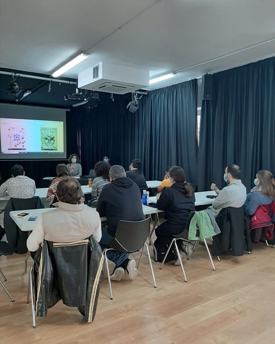 tarragonajove's tweet photo. 🎭Ahir vam poder oferir el nostre espai per a la reunió del grup de treball de Teatre Jove. Van exposar col•laborar al voltant del disseny i de la gràfica de la propera mostra.
__
#tarragona #tarragonajove #espaijovekesse #ejkesse #teatre #mostra #jove https://t.co/4jQAAUSoIH