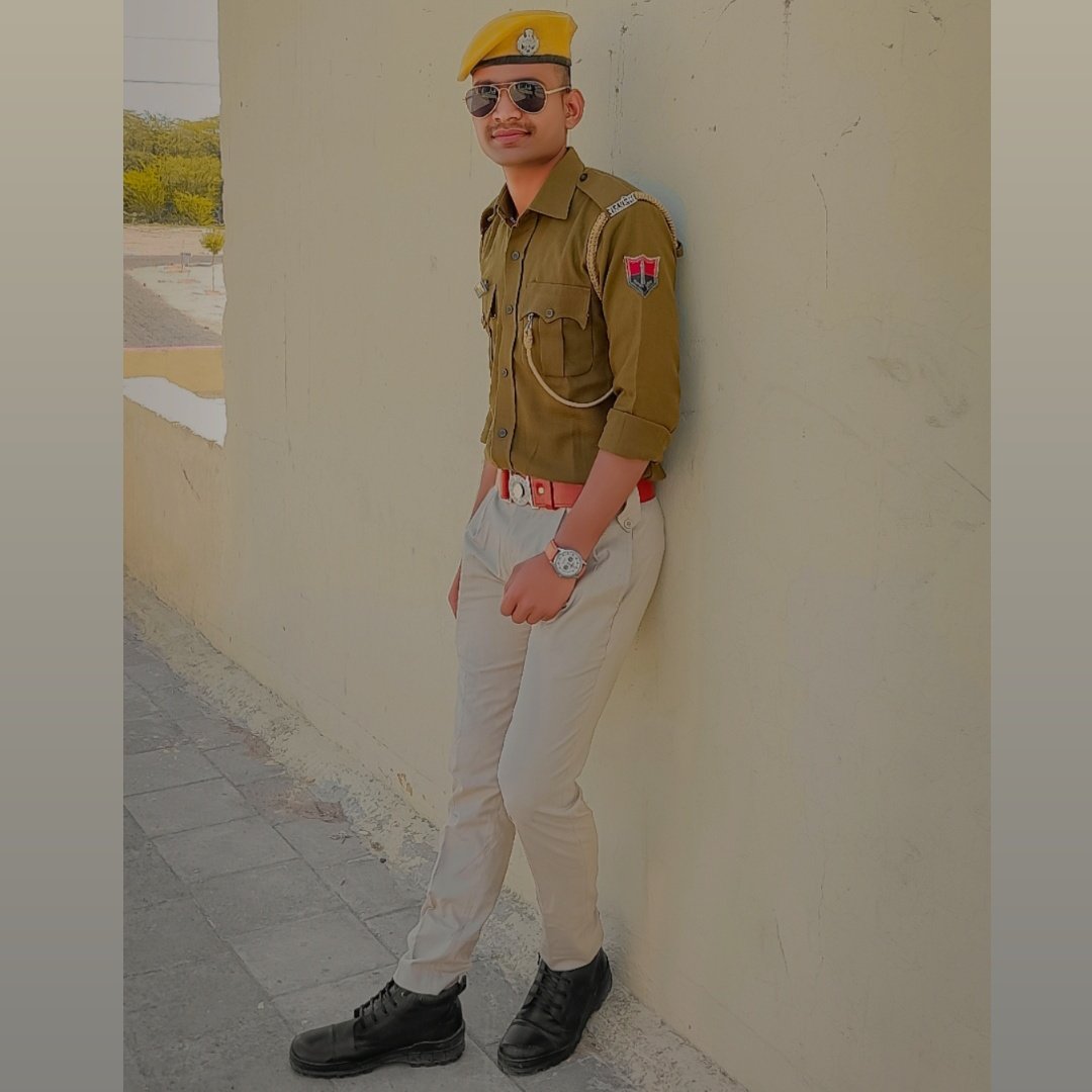 AnilDev69102383's tweet photo. दोस्तों की दोस्ती में कभी कोई रूल नहीं होता है, और ये सिखाने ��े लिए कोई स्कूल नहीं होता है…!! https://t.co/fX70GNxrEl