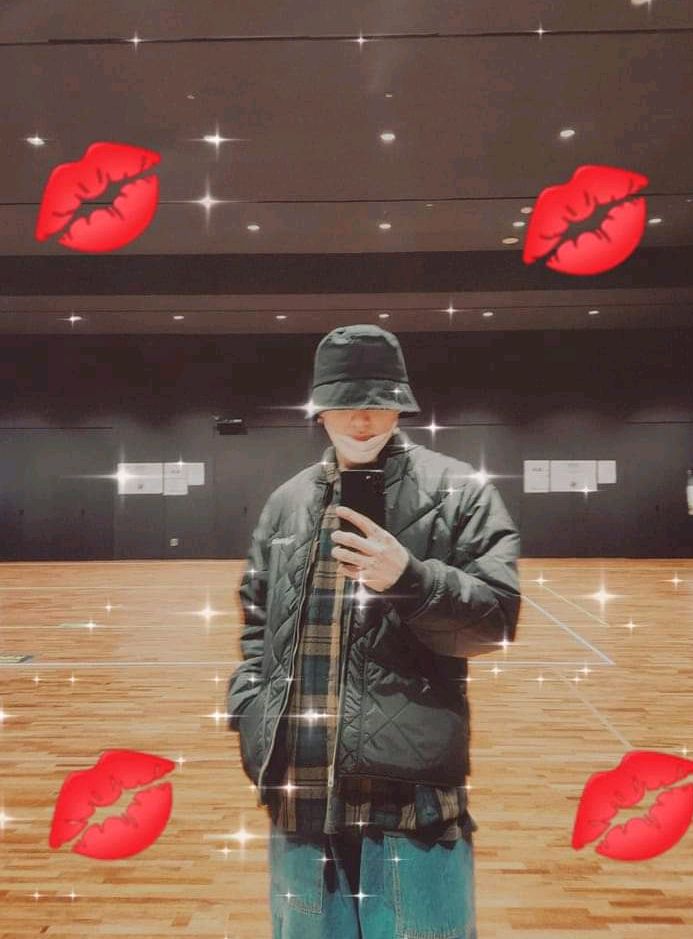 YoliFilter's tweet photo. Jungkook Is pretty 💋
#Jungkook #JungkookGraduation https://t.co/11ngKCld9y