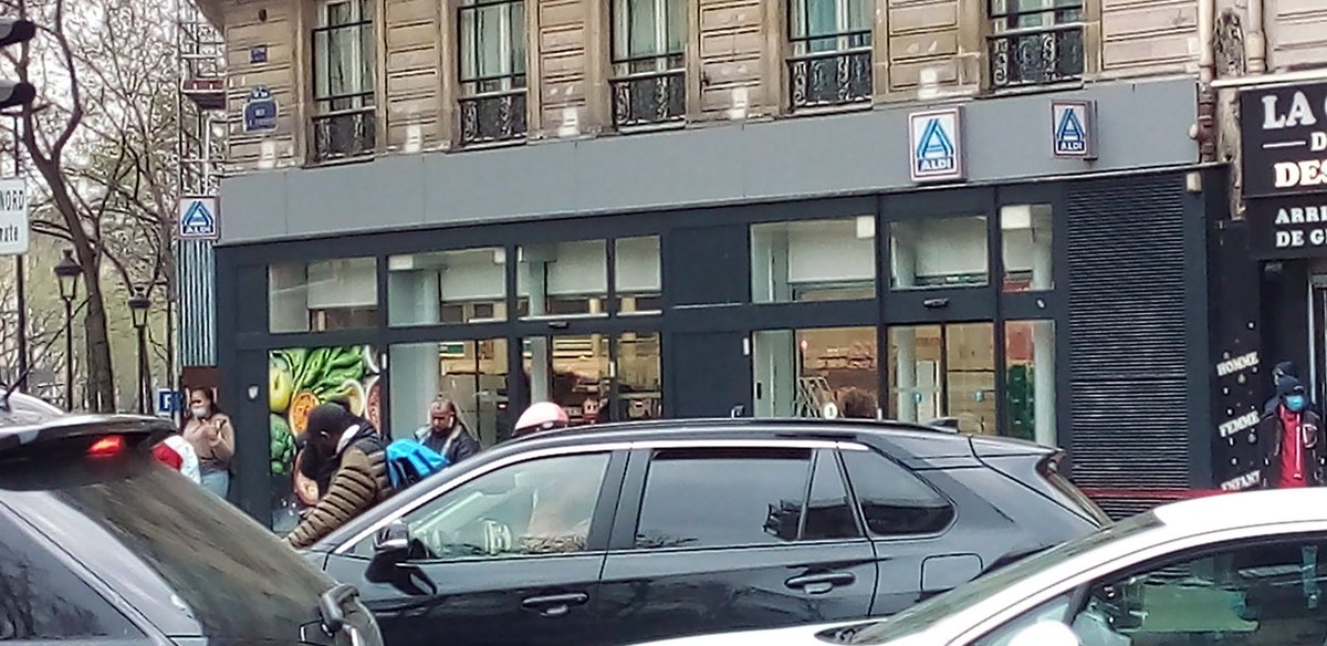 Pagechris75's tweet photo. Salut la famille😤😡🤬

Plusieurs potos #SansAbri m'ont signalé que le magasin #Aldi (angle La Fayette/Magenta) refusait les #SDF🤬

Donc j'ai testé et je confirme...
J'ai eu le droit à un "allez faire vos courses ailleurs "😳

Donc allez faire vos courses ailleurs la famille 😉 https://t.co/Lxd4meWCi7