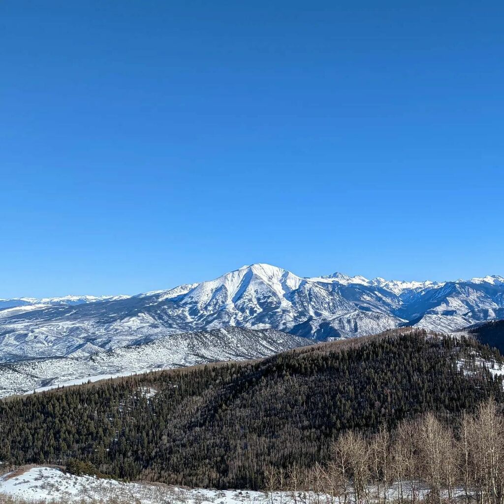 plainsandplanes's tweet photo. Those views from the primo chairlift catwalk though, right @sunlightmtnresort?
#sunlightmountain #sunlightmountainresort #views #mountains #sopris #mtsopris #roaringforkvalley #glenwoodsprings https://t.co/QUoRPk1sQ8 https://t.co/FYyDN0OSjg