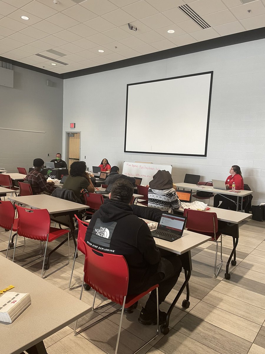 We love FREE and we love Accessibility! Our amazing partners at @CinState <a href="/muradmission/">Miami University Regionals Admission</a> <a href="/UCBlueAsh/">UC Blue Ash College</a> providing info sessions and free college college applications to our seniors at today’s Lunch and Learn. #vikingdiff @VikingDiffSuper <a href="/vikingBollmer87/">Mr. Bollmer</a>