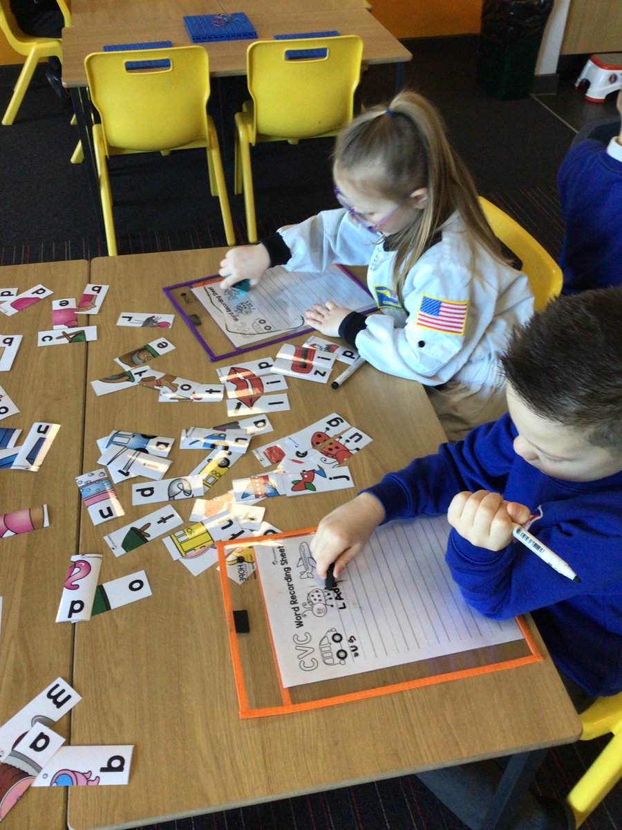 Blairdardiepri's tweet photo. P2/1 have been thinking about what they did well this week. They also set some targets for next week. #targetsetting #leadersinlearning #playisway https://t.co/8iTmKShqMQ