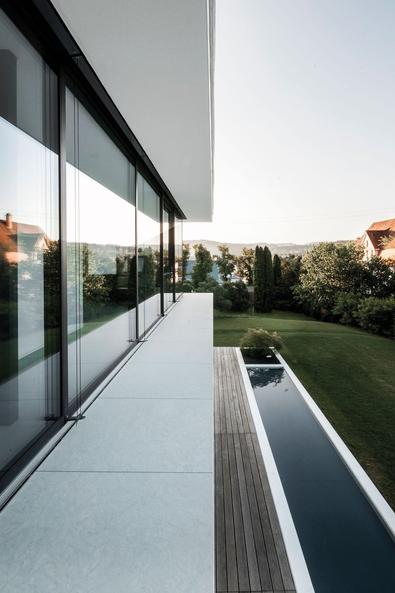 PArchitekten's tweet photo. a room is not a room without natural light. _louis kahn
.
.
#villa #philipparchitekten #design #architecture #architektur #annaphilipp #landscape #light #lightplanning https://t.co/sbmjWfIqUK