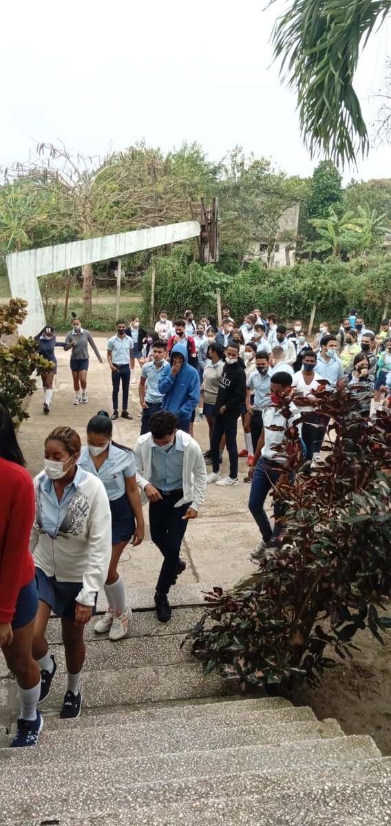 YaneysisB's tweet photo. Otro día de fiesta del saber,examen de ingreso a la educación superior en la asignatura de Español,#CubaMined,#dmesluis,#dpeSantiago https://t.co/Osw5e7QB0u