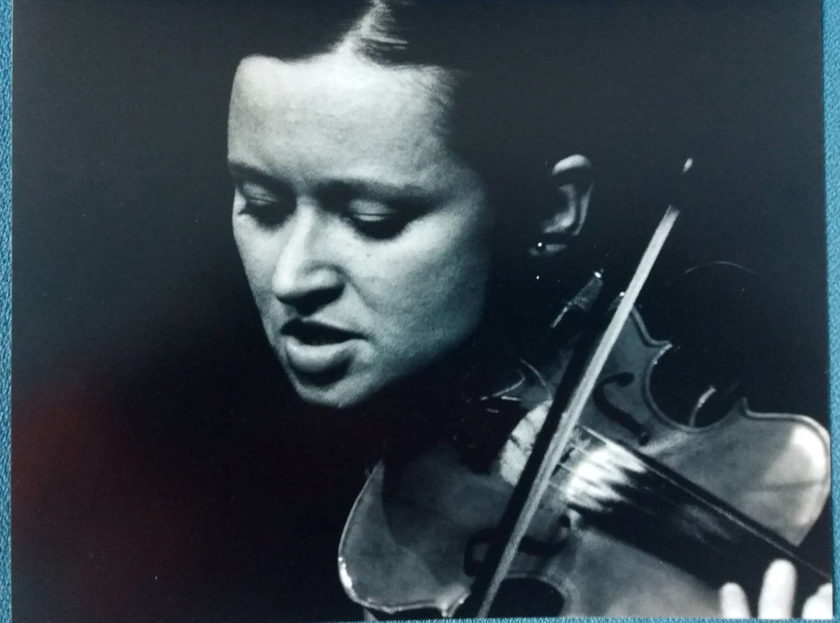 Ffototawe's tweet image. Print for #PhotoPrintDay 🇺🇦 
Eliza Carthy (10x8)
1. Reply to this tweet &amp;amp; leave a message to reserve 
2. I reply to confirm
3. Donate a min of £10 to a charity 
 voices.org.ua/en/
4. Send a screenshot of your donation
5. I post your print
@PhotoPrintDay