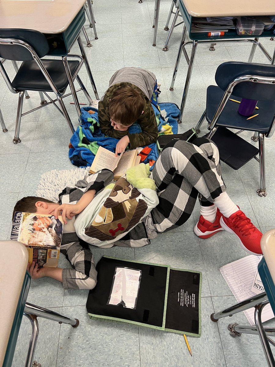 MrsHaskellMc's tweet photo. Books are warm blankets! #rascalsrock https://t.co/uXpK7iKxK4