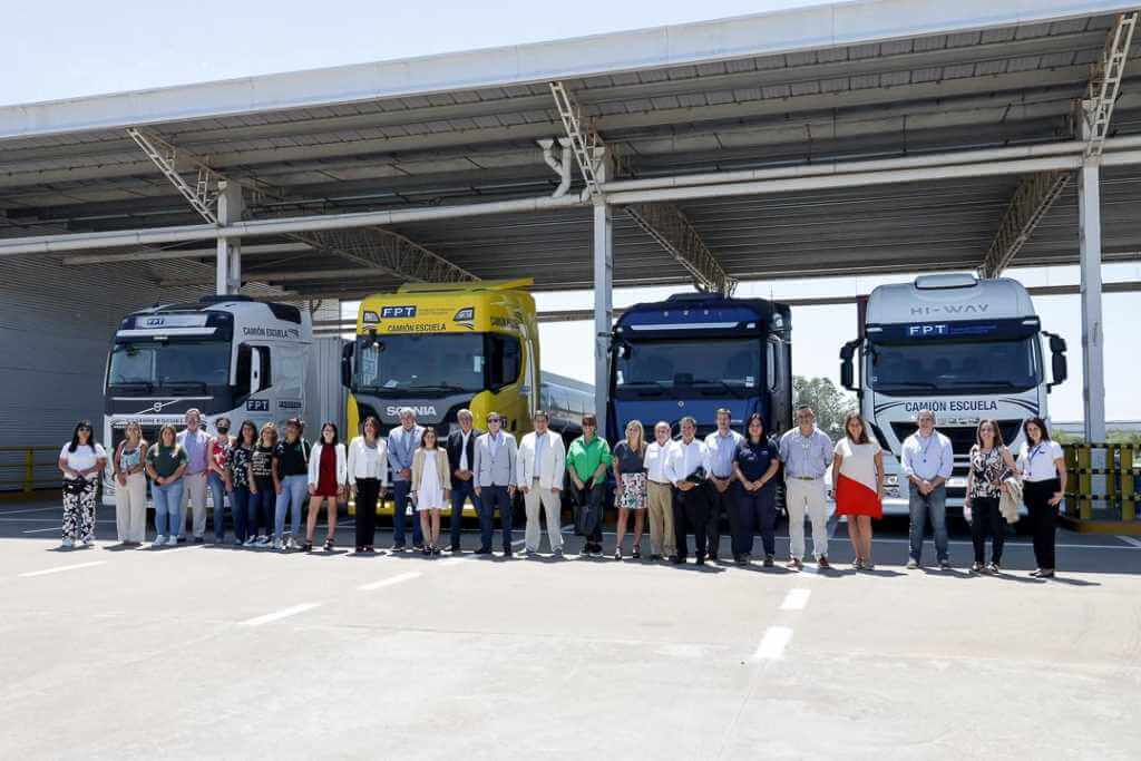 #MujeresEnElTransporte #Fadeeac organizó un encuentro con reptates del sector público, privado y sindical para analizar qué se está haciendo para la inclusión de mujeres en un rubro tradicionalmente masculino @FADEEACPRENSA 
tradenews.com.ar/autotransporte…