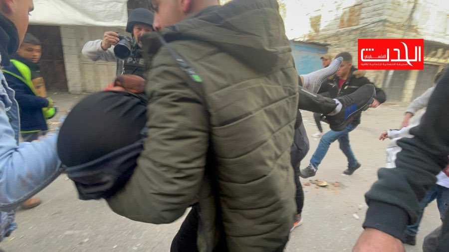 peaceactivist54's tweet photo. Breaking: An Israeli illegal colonial settler shot and injured four Palestinians at Al Shuhada Street in the occupied city of Hebron. #therealterrorists https://t.co/hRylugu3Rf