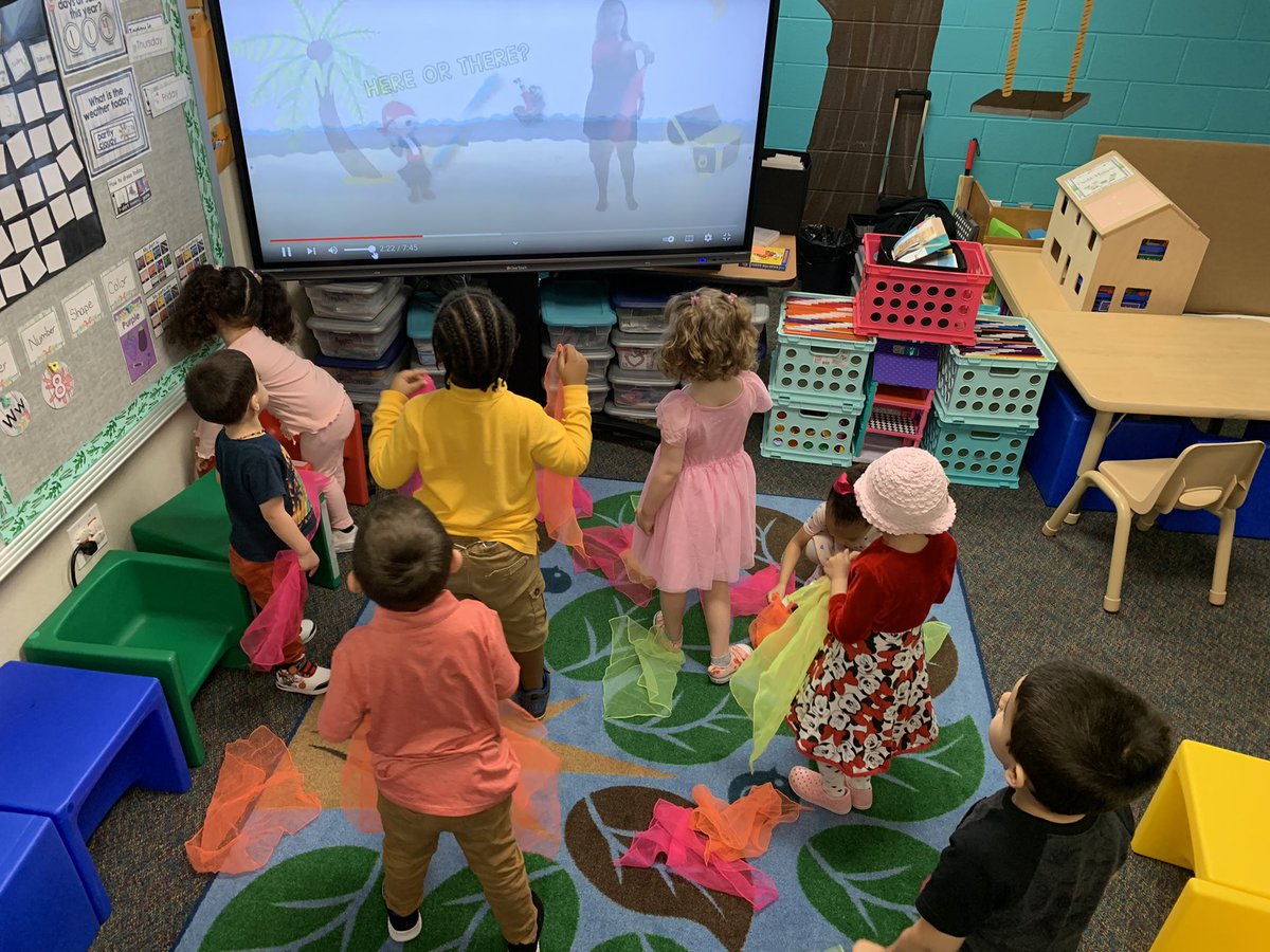 Becky_Hunt1's tweet photo. Scarf dancing for indoor recess!@HumbleISD_PLE @HumbleISD_PREK @HumbleISD https://t.co/Ku3Js1MPJ0