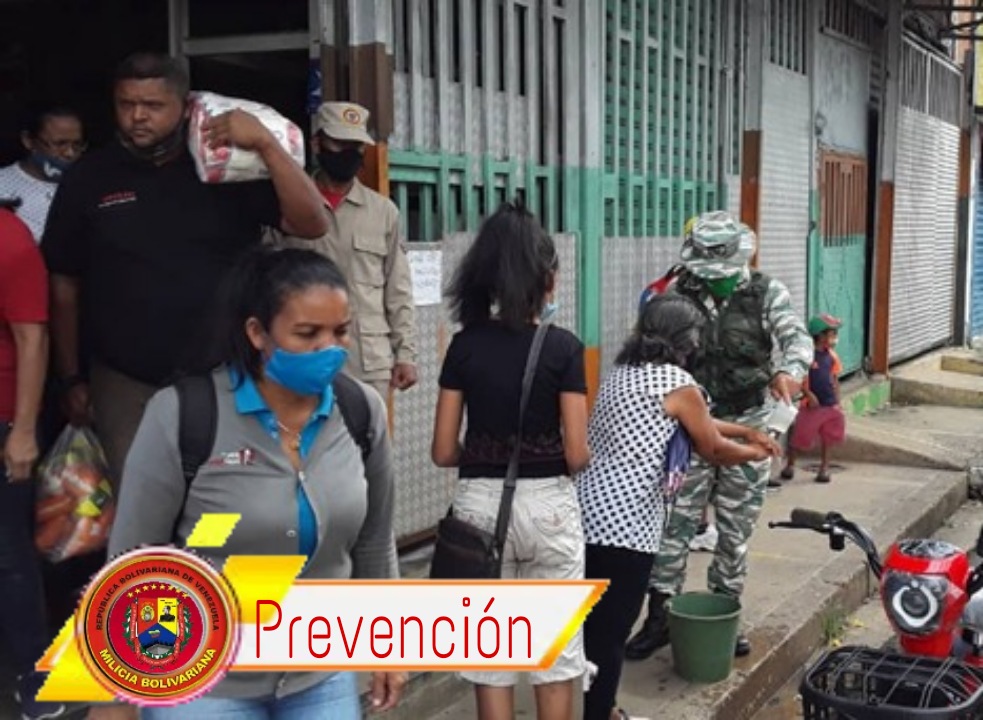 Milicia_ve's tweet photo. Los #Milicianos de @MB_Oriente realizaron recorrido en las calles del Edo. Monagas, específicamente en la Parroquia Chaguaramas, proporcionando charla sobre las normas preventivas de la lucha contra el #Covid_19 con el propósito de motivar a los ciudadanos a cuidar su salud. https://t.co/W3boklpY3n
