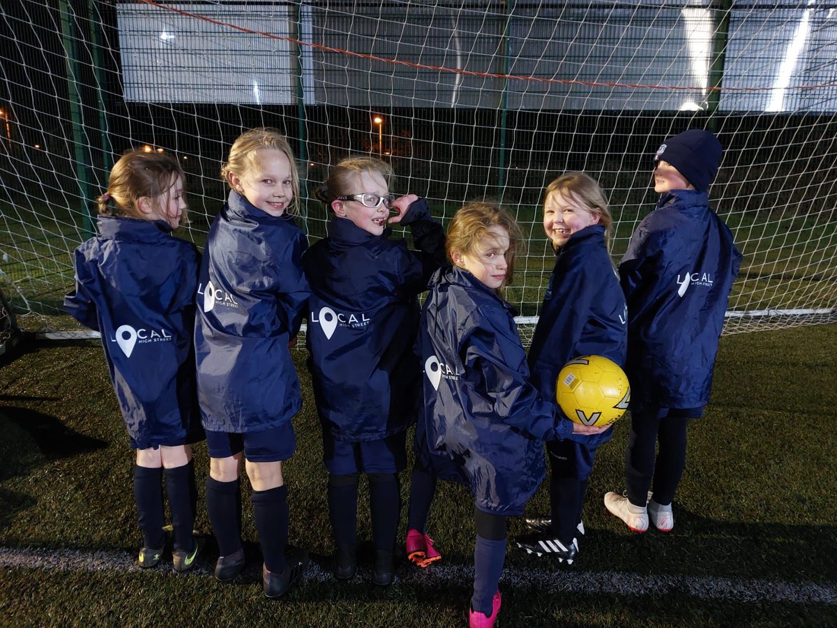sbachutdgirls's tweet photo. Our Under 9 girls looking great in their new jacketโs from Local High Street. Thanks for the support ๐ #backthebach https://t.co/EYTpwN0W4l