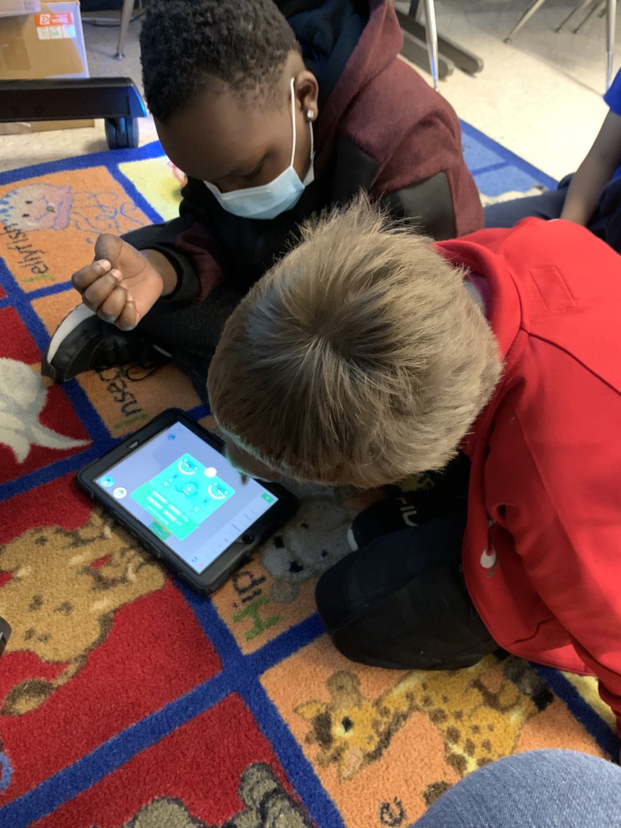 Learning and Exploring in the STEM lab. Makey Makey, Dash, stop motion and more. #JCPSDigIn <a href="/KenwoodElementa/">Kenwood Elementary</a>