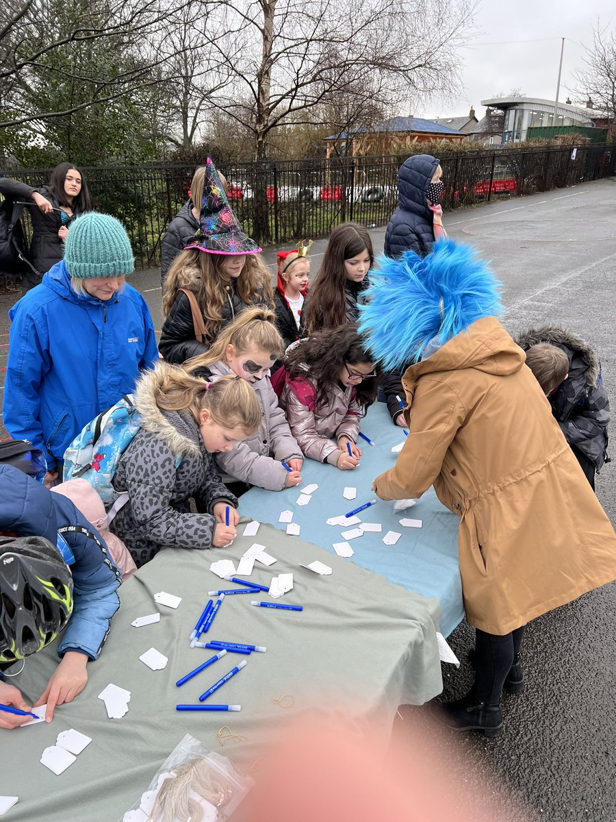 What a wonderful “Welcome to World Book Day” we had this morning. 📚 Thank you to all of our families and learners who stopped to leave a book recommendation📖 We will have these displayed on our school fence on Monday morning so make sure to check them out! <a href="/NewtongrangePS/">NewtongrangePS</a> ⭐️