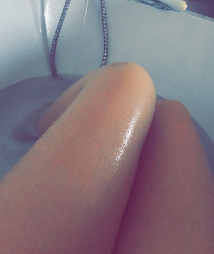 kathi_herrin's tweet photo. Ich würde gern mein erstes RT Game veranstalten! Kommt ihr loser traut euch!! 💵🐷👑 da ich neu bin wird es ein 2€/2€/2€ 💋👑🔥

#rtgame #sklaven #findom #kontofick @geldherrin #herrin https://t.co/1TsjhEWpI6