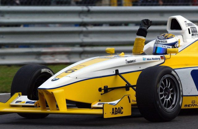 AutosportLab's tweet photo. #FormulaBMW появилась ещё в 1991 как самый младший чемпионат АДАК, в 1998 обрела своё название, была моноформулой (455кг,140л.с.) В 2000-х были серии в Азии/США/Европе плюс Кубок мира, с 2011 остался только Кубок, но всё закончилось в 2013, но 10 чемпионов попали в Ф1
#мартормулы https://t.co/2nBktZzMGG