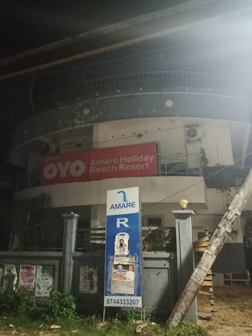 basireddy35's tweet photo. @riteshagar hi sir, it's been 2hours we booked the hotel in Alipi, the hotel is closed and the manager checked in without entering us and the customer care guys giving a shit answers. We came all the way from hyderabad and we are on road, you guys playing with customers.... https://t.co/h1UZorpgX7