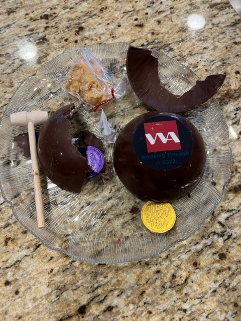 MikeW_Wells's tweet photo. My chocolate pinata didn't last long for #EmployeeAppreciationDay ! Thanks everyone! @WellsAssoc https://t.co/6eVJUUUpiw