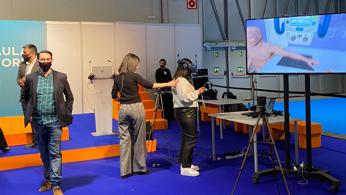 FeriaAula's tweet photo. En #AULAForum de #AULA2022 contamos con @CentroCCC, que explica cómo usar las nuevas tecnologías en clase, como la #RealidadVirtual, tanto de manera presencial como online.

📍 Núcleo pabellones 12-14 de @IFEMA MADRID.

#SemanadelaEducación https://t.co/JVha0F1Rdp