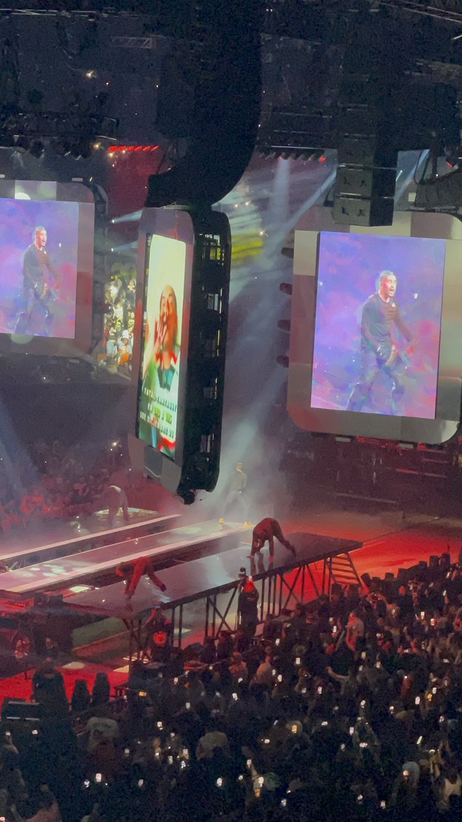 sandie_ox's tweet photo. @sanbenito #ElUltimoTourDelMundo night #1 at staples center &amp; night #2 at the forum 😍🤩🥺❤️🤪 https://t.co/id2MOQuuiH