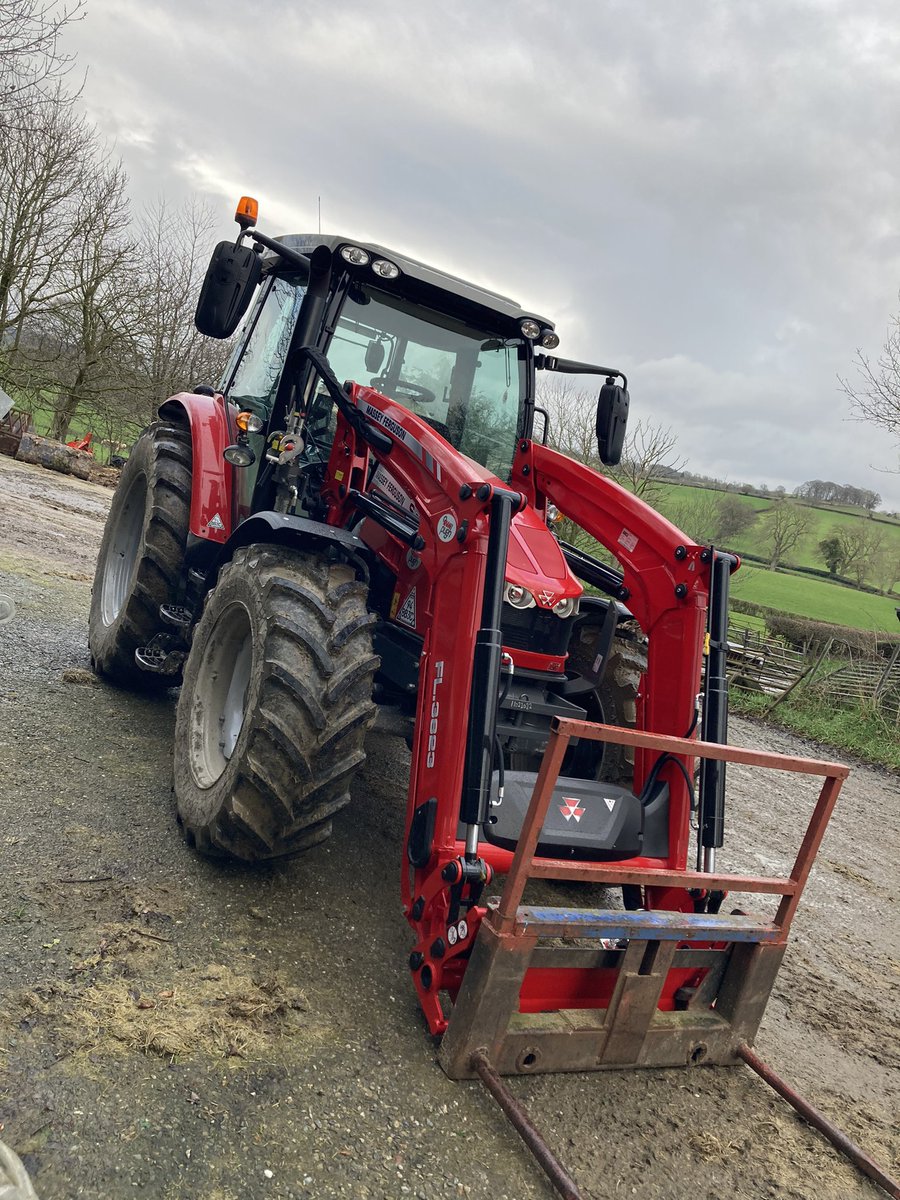 Humphreys118's tweet image. Glad to finally see the new Massey Ferguson 5713s on the yard! Had a long wait for the FL.3823 loader to come from Germany!! Big thank you too Colin from @RVWPUGH for sorting us out #newtractorday #fedupofloans #22plate