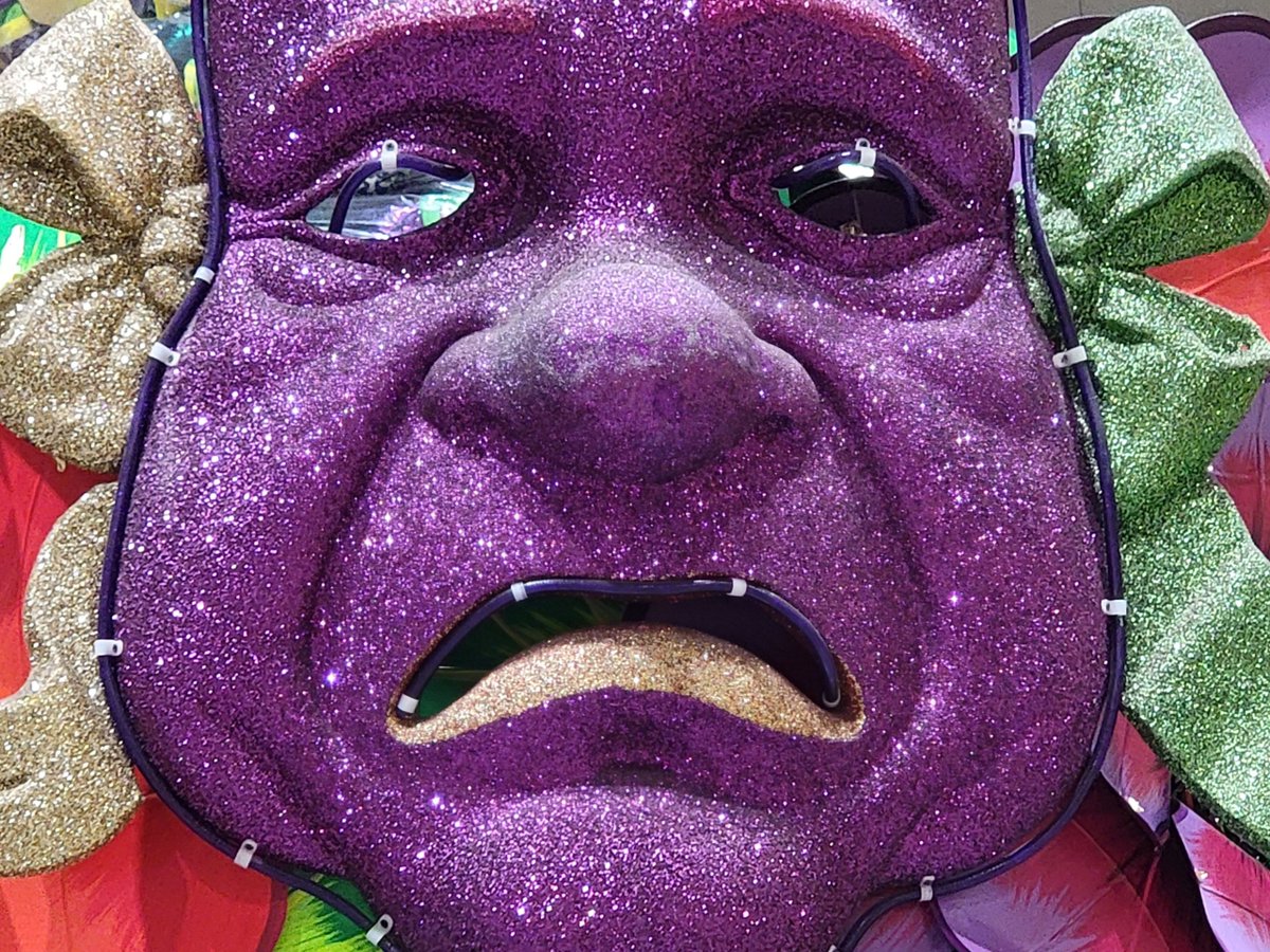 TraveLearning's tweet photo. This week, Mara joined a float in the Krewe of Orpheus parade ('krewe'=club that hosts parades/balls). 'Mardi Gras', French for 'Fat Tuesday', is the last day of excess before sacrifices/fasting in the Christian season of Lent.

#MardiGras2022 #educationaltravel #culturalheritage https://t.co/2zb3uyds5M