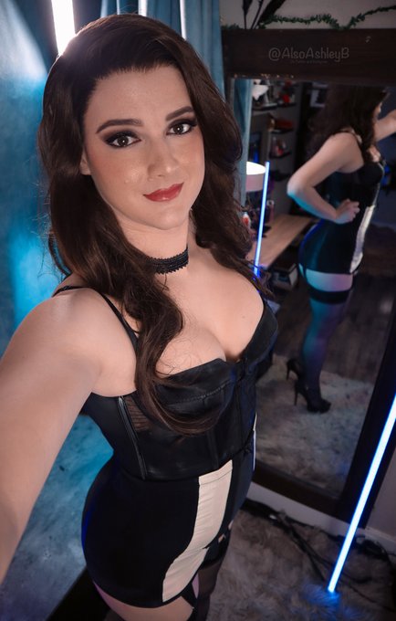 It's pretty hot being able to make the sexy vixen in the mirror do whatever I want now ? https://t.c
