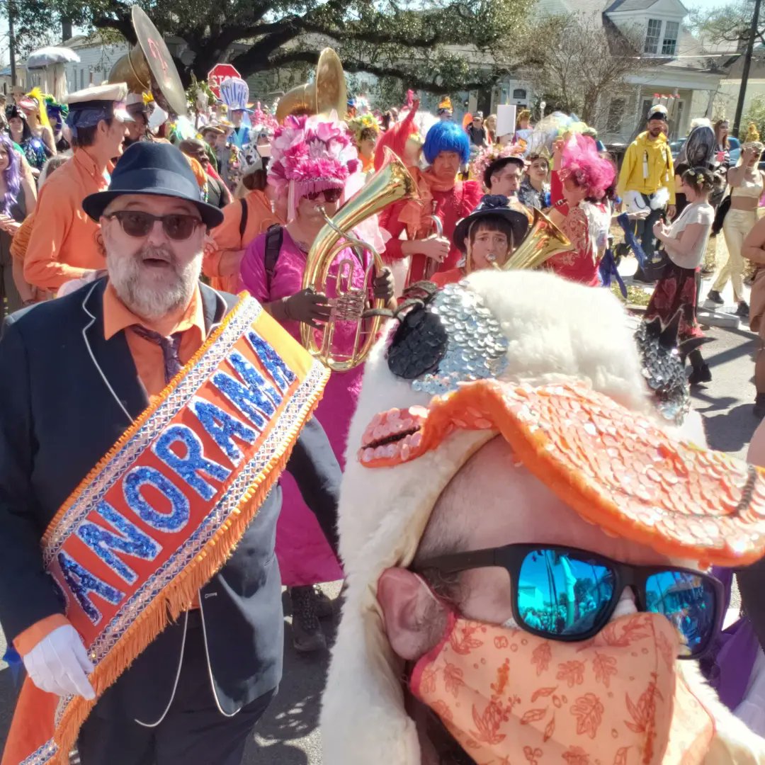 dubtea's tweet photo. I barely took any pictures this most excellent #MardigGras day on the Ramble, but here are some. #StAnthonyRamblers #SecurityDuck #PanoramaBrassBand
@StAnthonyRamble @PanoramaJazzBd https://t.co/40vVJmdw1W