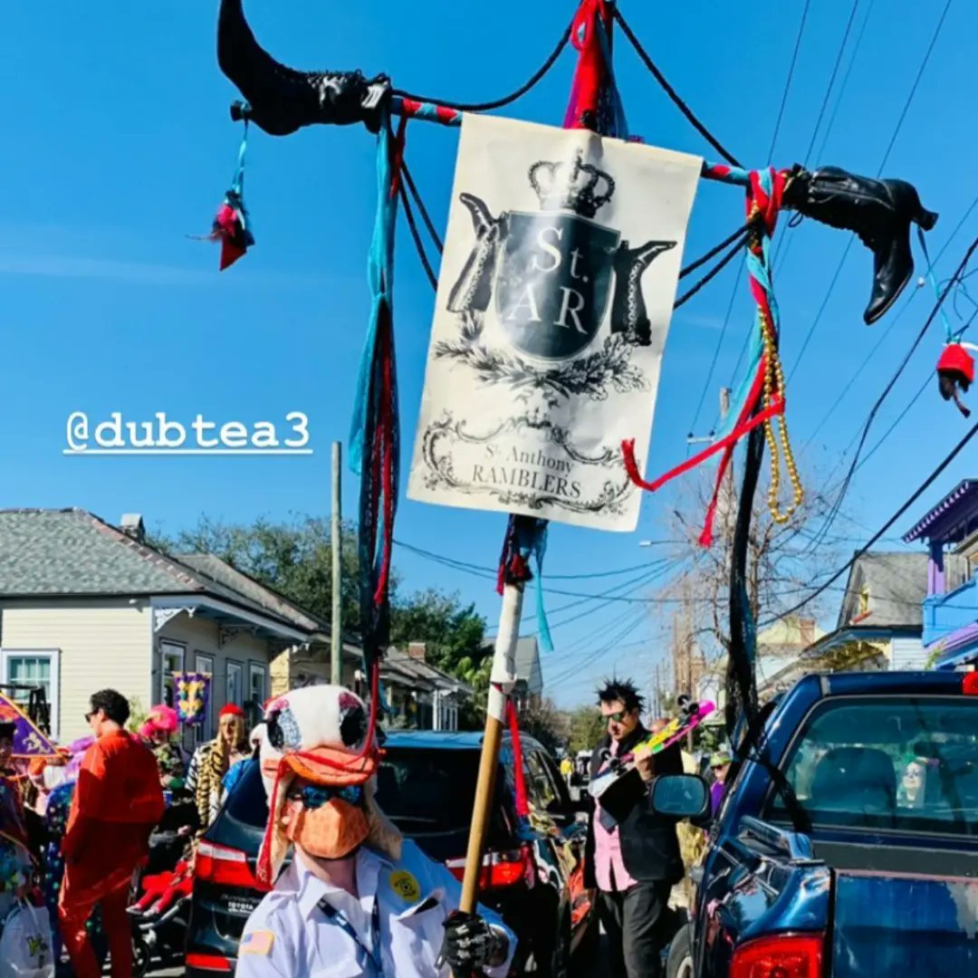 dubtea's tweet photo. I barely took any pictures this most excellent #MardigGras day on the Ramble, but here are some. #StAnthonyRamblers #SecurityDuck #PanoramaBrassBand
@StAnthonyRamble @PanoramaJazzBd https://t.co/40vVJmdw1W