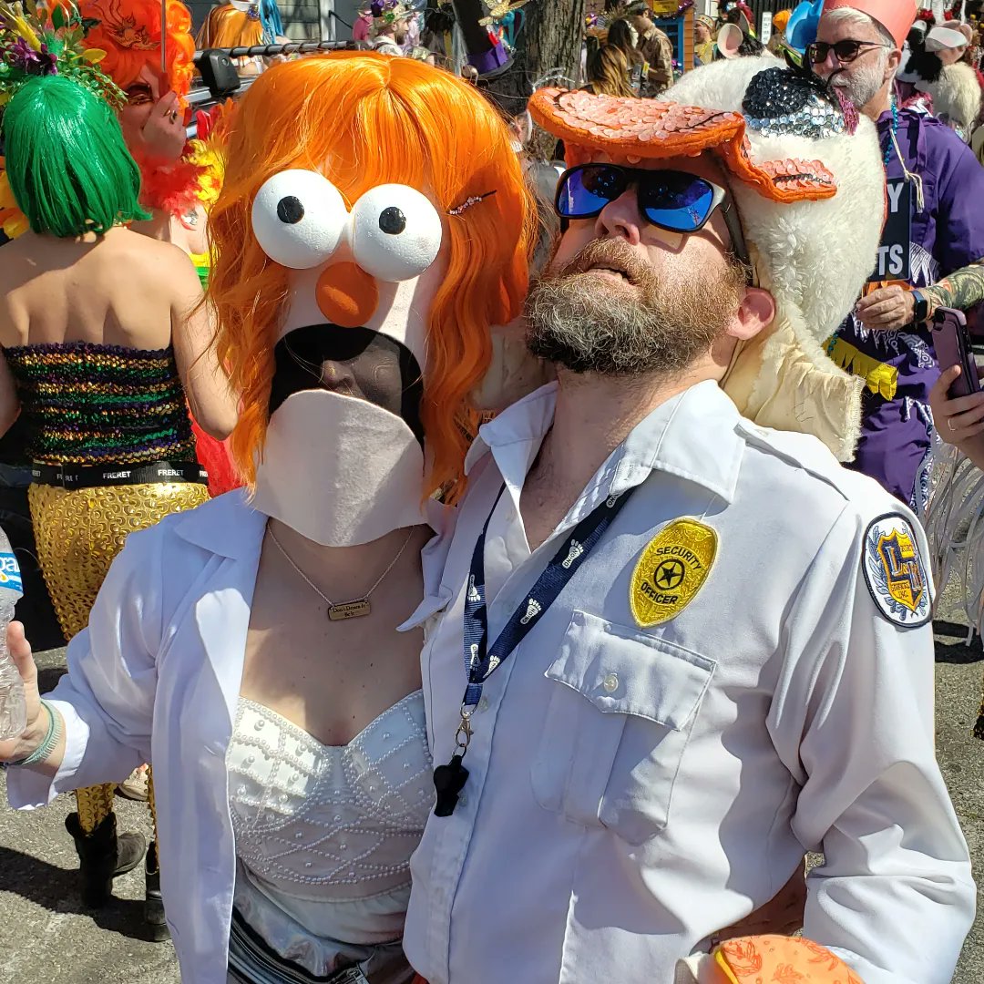 dubtea's tweet photo. I barely took any pictures this most excellent #MardigGras day on the Ramble, but here are some. #StAnthonyRamblers #SecurityDuck #PanoramaBrassBand
@StAnthonyRamble @PanoramaJazzBd https://t.co/40vVJmdw1W