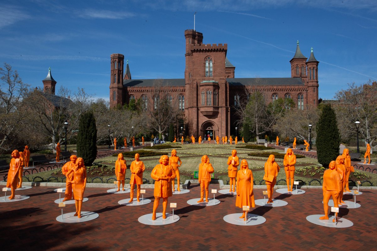 washingtonian's tweet image. 120 orange statues have taken over the Smithsonian grounds. Each statue depicts a real woman who works in STEM. bit.ly/3hCMG2L

📸: @EvyMages