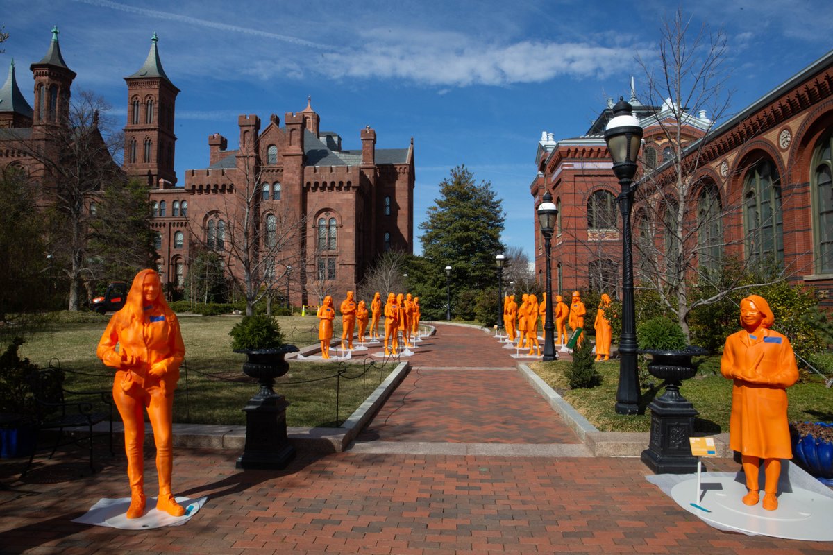 washingtonian's tweet image. 120 orange statues have taken over the Smithsonian grounds. Each statue depicts a real woman who works in STEM. bit.ly/3hCMG2L

📸: @EvyMages