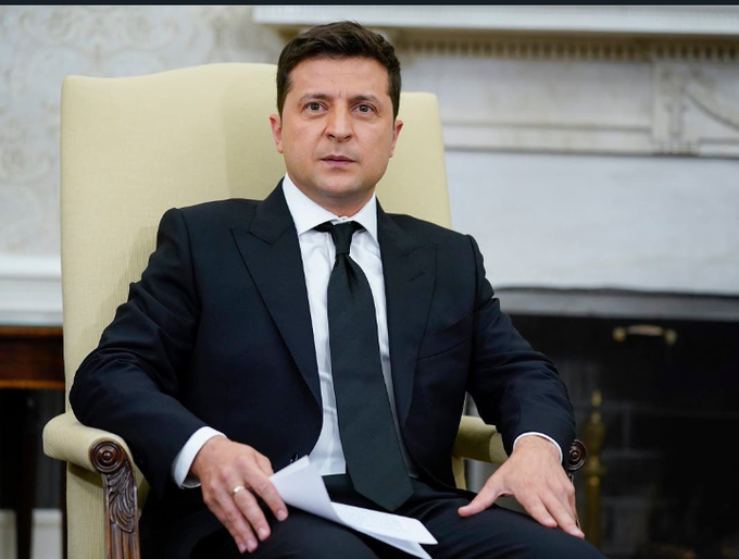 franklukwago's tweet image. Retweet in solidarity with Ukraine's Zelensky
Like in solidarity with Russia's Putin                               #UkraineRussianWar #UkraineUnderAttaсk #UkraineCrisis