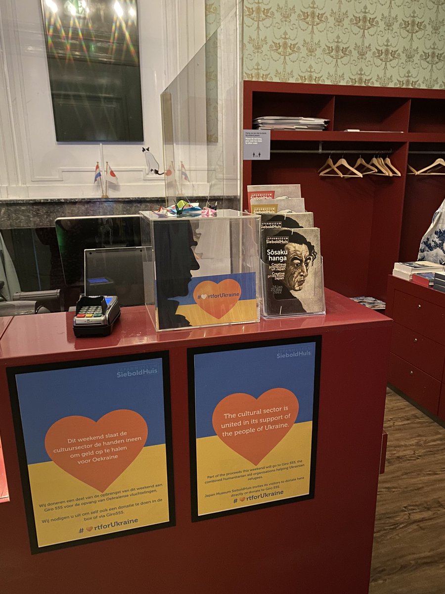 Kschiermeier's tweet photo. Wij doneren een deel van de opbrengst @sieboldhuis van zaterdag 5 en zondag 6 maart aan @Giro555 voor de opvang van Oekraïense vluchtelingen. We nodigen u graag uit om zelf ook een donatie te doen in de box of via @Giro555 #Dank       #🧡rtforUkraine https://t.co/BAAz2QhLjz
