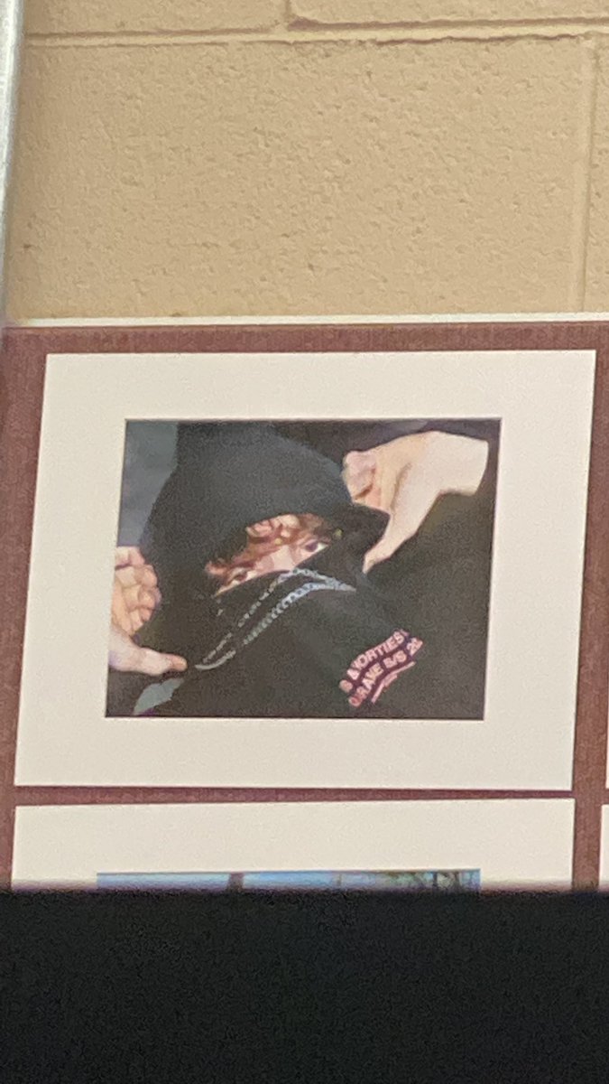 aechicka's tweet image. i’ve been staring at this since 2022 started and it looks just like tubbo is it tubbo please say i’m not crazy it’s def tubbo right?