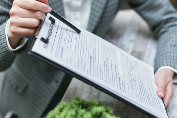 коррупция наручники. суд деньги. кредитный долг. коррупция вымогательство. долги предпринимателей.