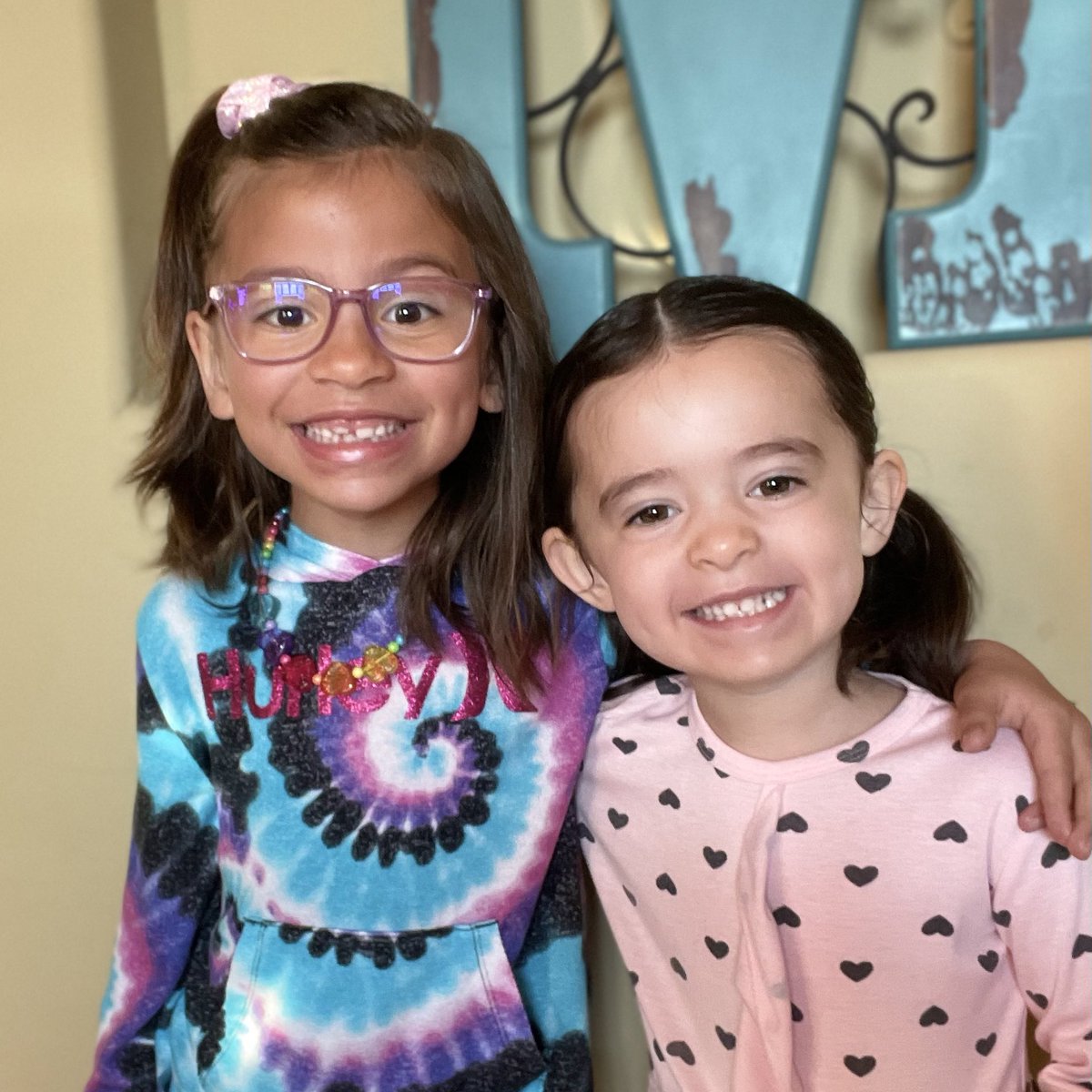 Figure14's tweet image. Rare moment of sister love between sister fighting. 😂 #Sisters #TGIF #MillerGirls @JMiller_Coach