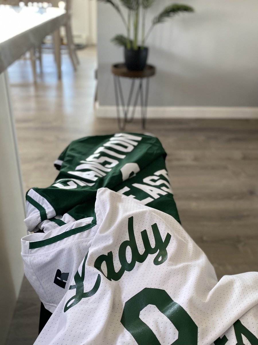 myajadehoops's tweet photo. Season is over. My Lady Bolts fought til the end. Fell to the No.1 seed. Turning my jersey today☹️. Let the grind begin! Returning next year better (believe it!) #getreadyworld #girlscanballtoo #chse #cranston #east #basketball #UnfinishedBusiness #EarnedNotGiven #classof2024 https://t.co/21FLAr1RQu