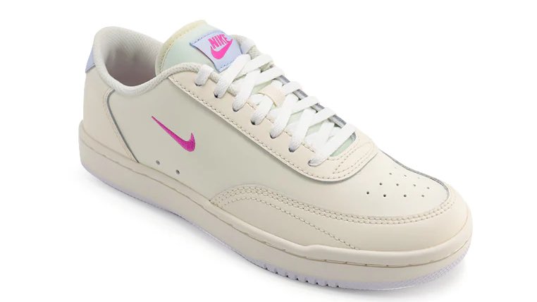 seoulcuteclub's tweet photo. ⭐️💗👟 NIKE Court Vintage ไม่ได้เจอรองเท้าที่ถูกใจทุกจุดมานานมากแล้ว เจอตัวนี่เข้าไป เห็นพี่สาวชาวเกาหลีเค้าใส่ มันใช่เลย ทั้งทรง ทั้งสี ฟ้อนข้���งหลังอีก น้องหายากมากกกกก มาเจอกันช้าไปนิดนึง 🧼🌈🧴 https://t.co/BJo74ZNtED
