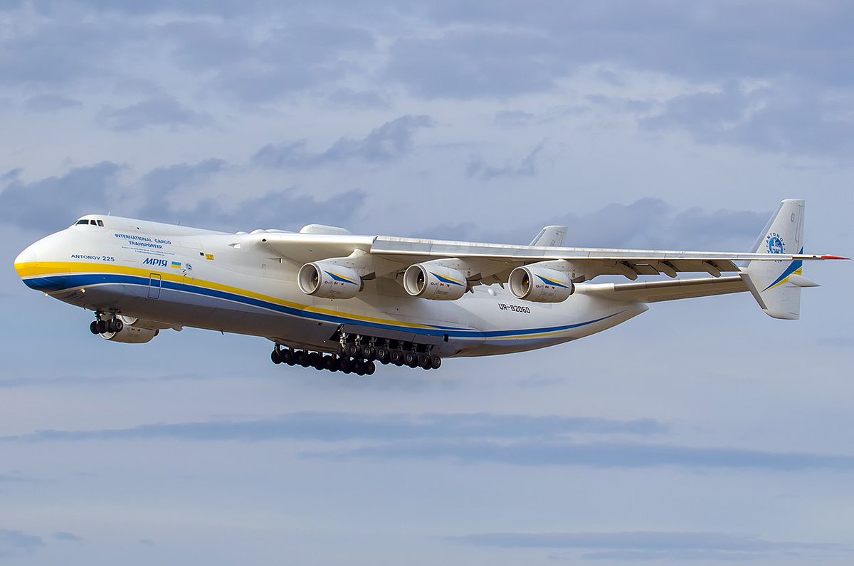 Autoextragti's tweet image. Aquí la triste prueba de la destrucción del Antonov AN 225, el avión más grande del mundo. Fuego ruso destruyó la aeronave. Más datos del avión de transporte en este enlace:  bit.ly/3C05aDP

#Antonov225 #Antonov #Rusia #Russia #Mriya  #Ukraine