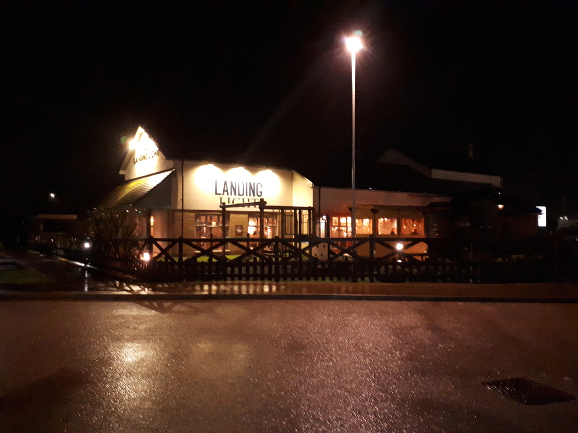 V2gUK's tweet photo. That was the 5th circle of #EVHell, but our misery was almost over! Another look at @zap_map and we headed off to the @OspreyCharging installation at Weston's #LandingLight pub.
No app needed. Tap a credit card. #LisaTheLEAF's last blue charging light started blinking😌
10/n https://t.co/vckivVRTAj