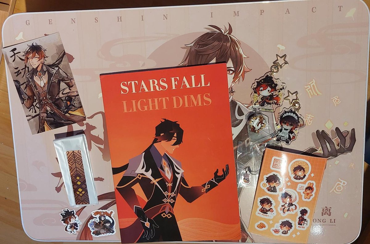 amathalya's tweet photo. Yesterday my Zhongli Zine arrived and of course, I have to show it off ♥ everything is super pretty and I'm in love with all the things 😭💖

Thank you so much for everything @geoarchonzine you created an amazing project here 💕 https://t.co/c2bnEwjaYw