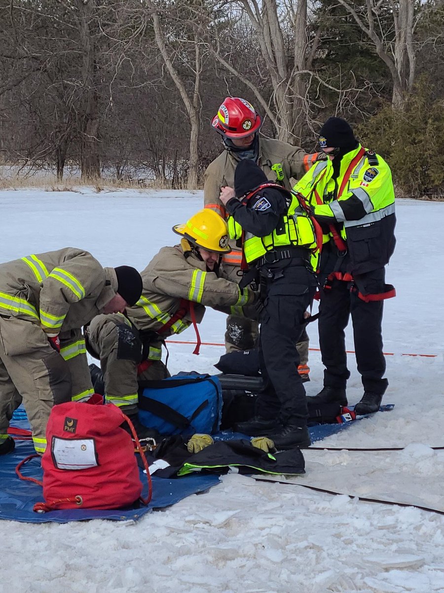 Waterloo_Fire's tweet photo. This week our firefighters participated in Rope Rescue training with our Emergency partners @WRPSToday &amp; @ROWParamedics @CUPE5191EMS . Great training opportunity for all agencies #TrainingCounts #Fire #Police #Paramedics https://t.co/TWqsQobr2t