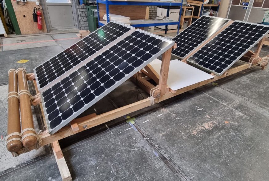 xlpiano's tweet photo. #INNOZOWA2 krijgt steeds meer vorm. Hier de bouw van Biobased ZonOpWater om biocomposiete elementen van @bambooder en @NPSP_BV te testen, m.n. drijvers. Bouw en foto: DoCompany. 
Over enkele weken de te waterlating van meerdere pilots. #FloatingSolar #FPV @BjornPrudon https://t.co/b6LPaMGAQG