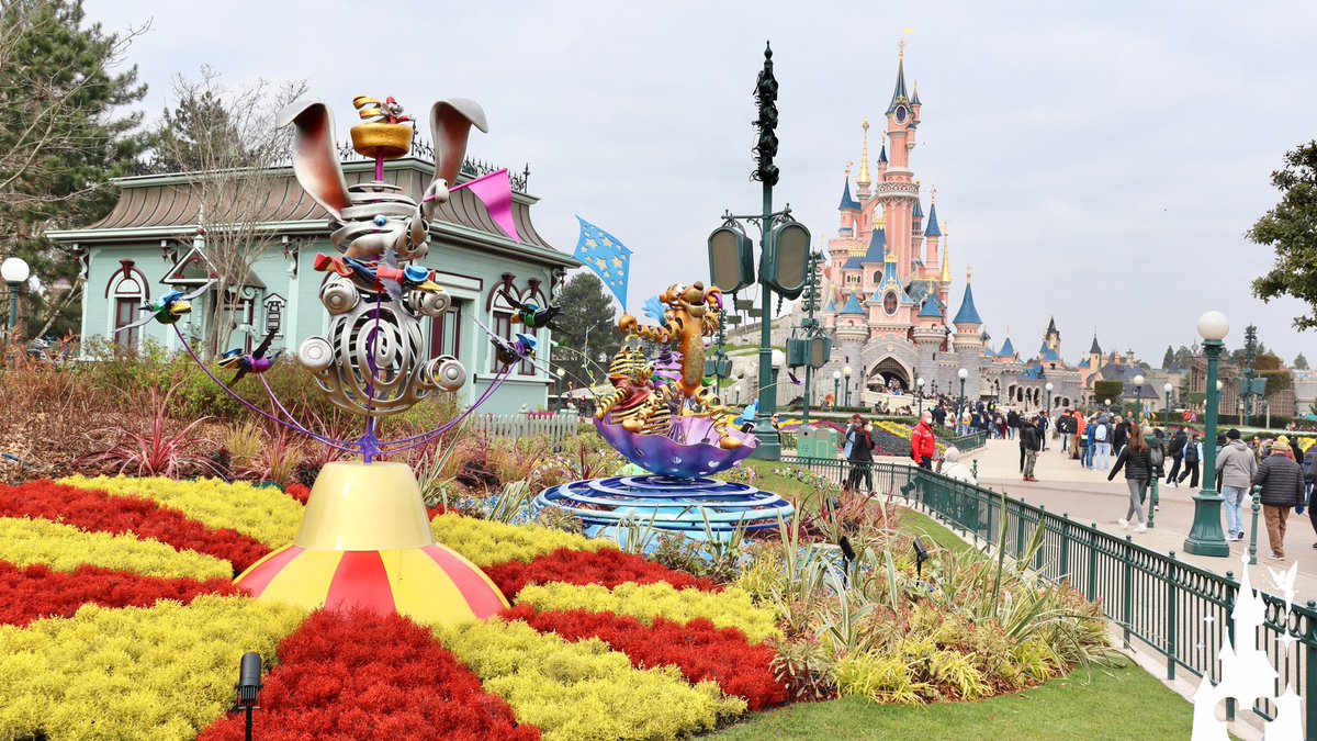 dlrpnc's tweet photo. [LIVE]

Good afternoon Disneyland Paris ! 🏰A sunny day in the parks this Friday ! 🌺🌤️

Today, we had the chance to discover the new show «Dream… and shine brighter» on Central Plaza, starting tomorrow ! 💖3️⃣0️⃣✨🏰
Have a magical day ! ✨🌸 #disney https://t.co/LUpykwHi7f